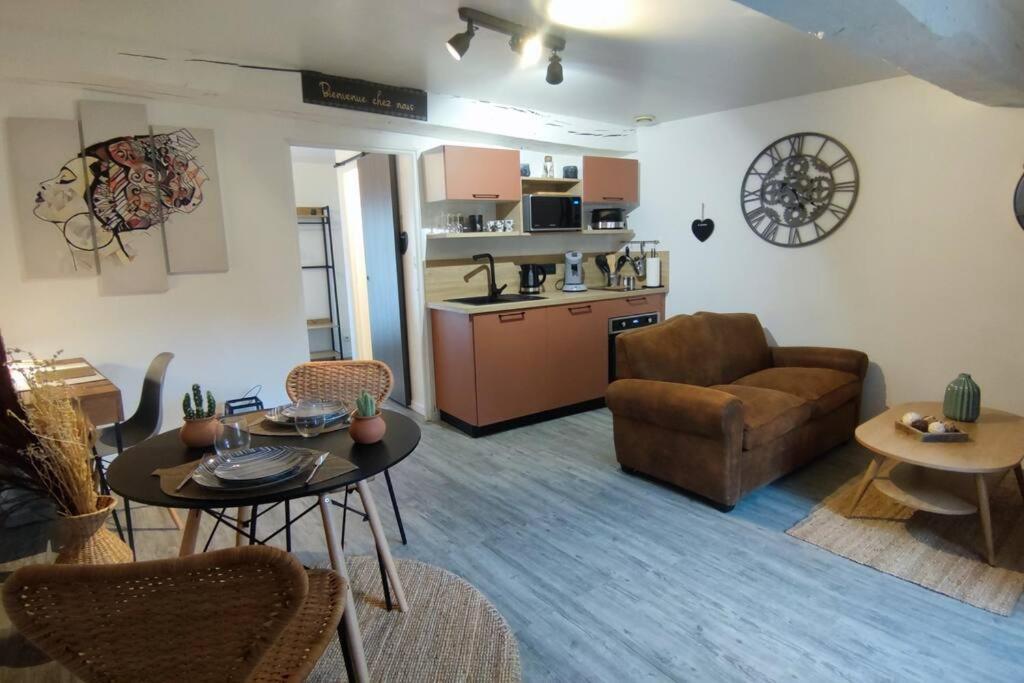 Le Joli'Mans, Appartement Refait A Neuf, Entierement Equipe, Pour 2 Personnes, Proche Quartier Historique Et Centre Le Mans Exterior foto